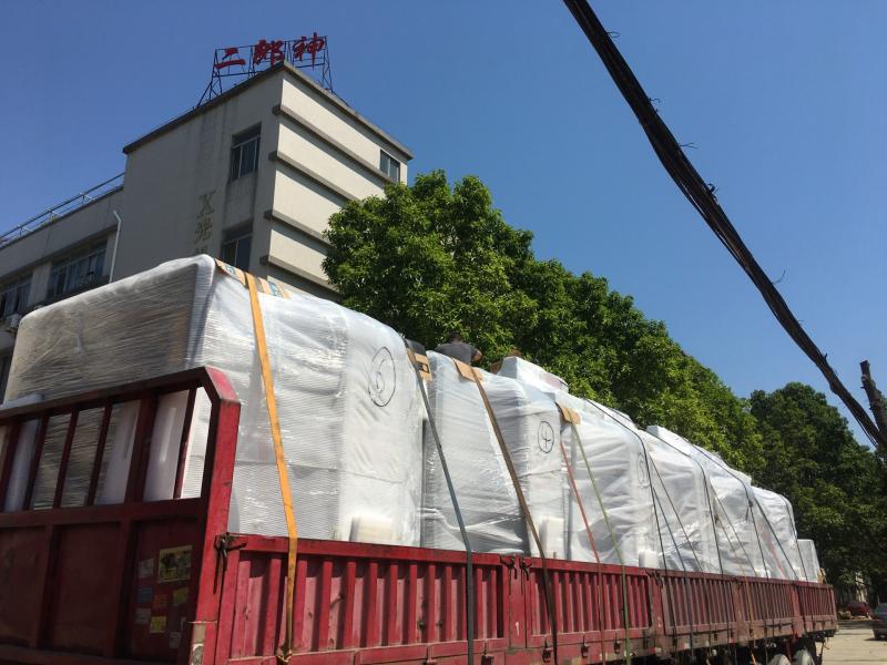 如何正確（què）的選擇安檢機廠家呢?二郎神為如期準時服務客戶，如（rú）火如荼趕貨出貨中......